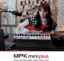 Akai Professional MPK Mini Plus - Controlador de teclado MIDI USB con 37 mini teclas, 8 almohadillas MPC, secuenciador, MIDI/CV/Gate I/O y paquete de sonido de instrumentos nativos, edición limitada blanca 