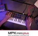 Akai Professional MPK Mini Plus - Controlador de teclado MIDI USB con 37 mini teclas, 8 almohadillas MPC, secuenciador, E/S MIDI/CV/puerta 