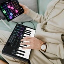 M-VAVE Controlador de teclado MIDI USB de 25 teclas con 8 almohadillas retroiluminadas, teclado dinámico profesional semiponderado Bluetooth, 8 perillas y producción de música, software incluido